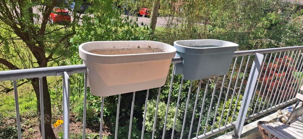 Balkonbak plantenbak 2x in uitstekende staat., Tuin en Terras, Bloembakken en Plantenbakken, Ophalen, Kunststof, Minder dan 30 cm