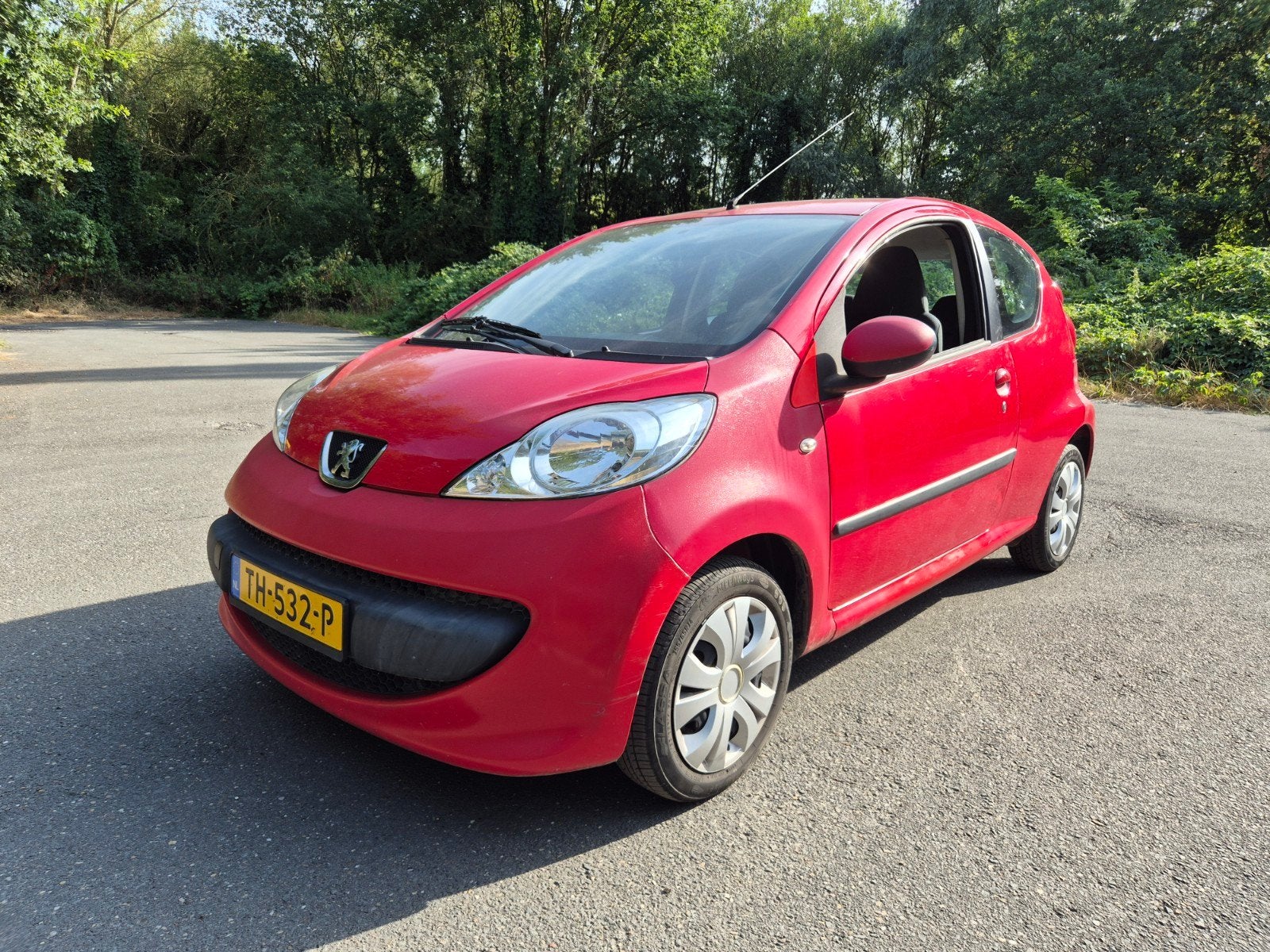 Peugeot 107 1.0 12V 3DR 2005 Rood Nieuwe APK 102546km, Voorwielaandrijving, Stof, 765 kg, 4 stoelen