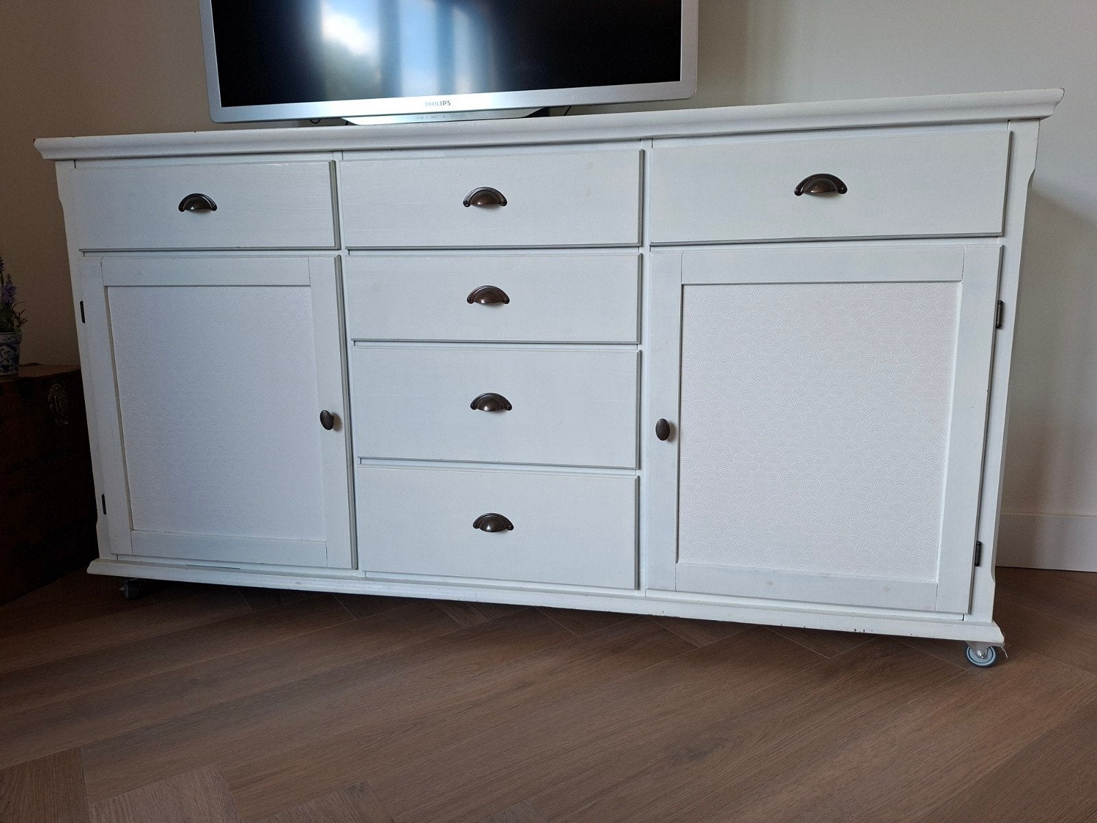 Dressoir / Commode op wieltjes, deurtjes met Pip-behang, Minder dan 90 cm, Gebruikt, Ophalen of Verzenden, 100 cm of meer