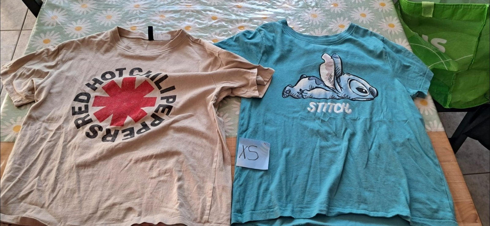 T-shirts: Red Hot Chili Peppers & Stitch (XS), Ophalen, Beige, Diverse, Korte mouw