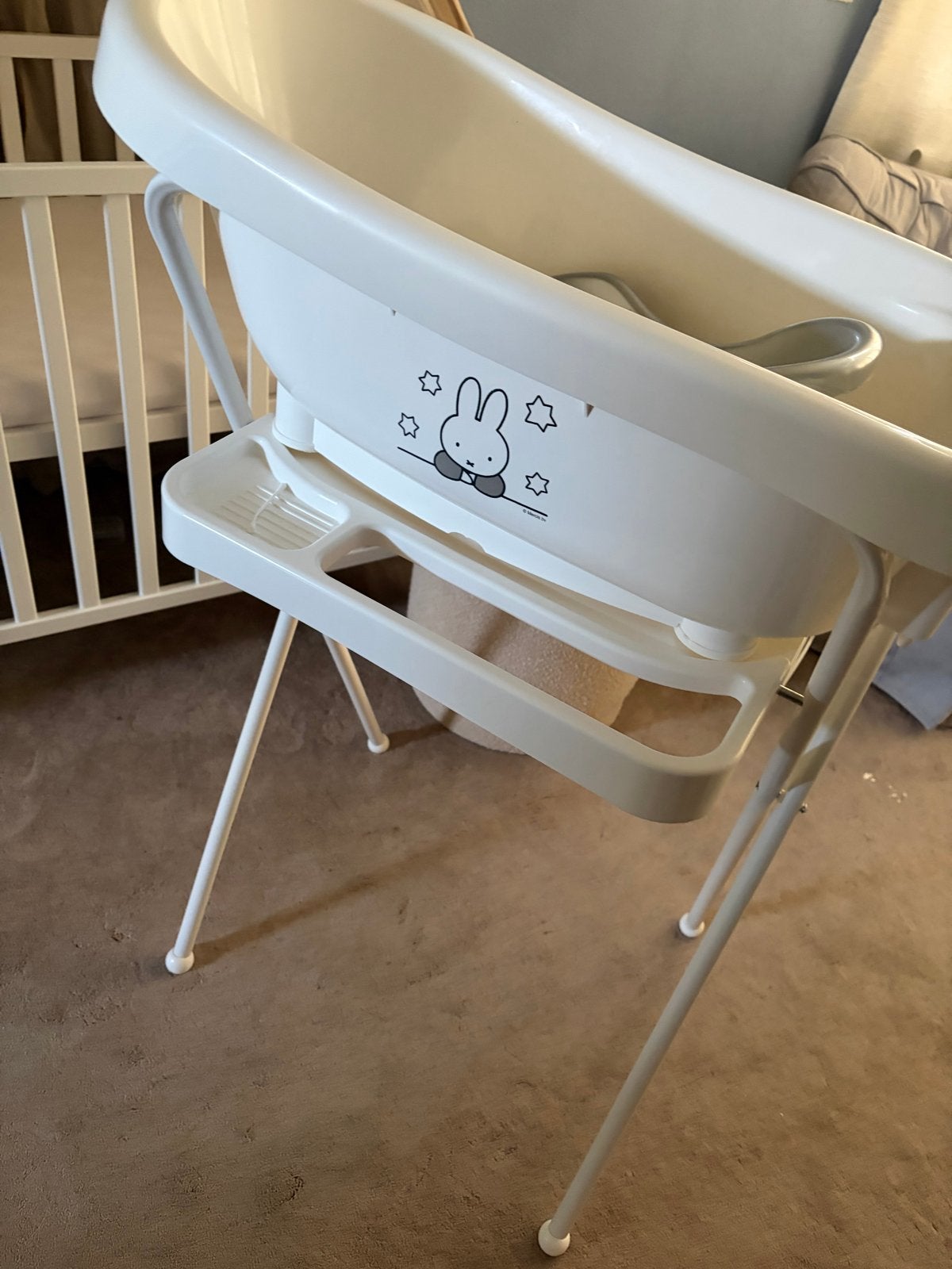 Bébé-jou babybadje met standaard en badzitje, Ophalen, Gebruikt, Badje, Bébé-jou