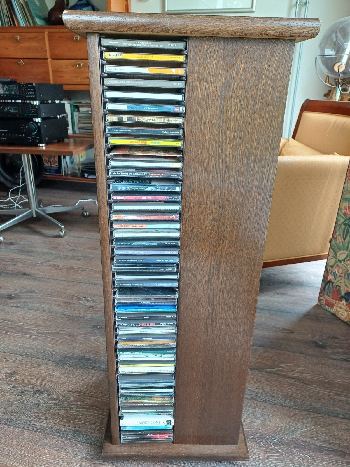 Draaibare houten CD opbergtoren met 200 CD's, Ophalen, Gebruikt, Pop