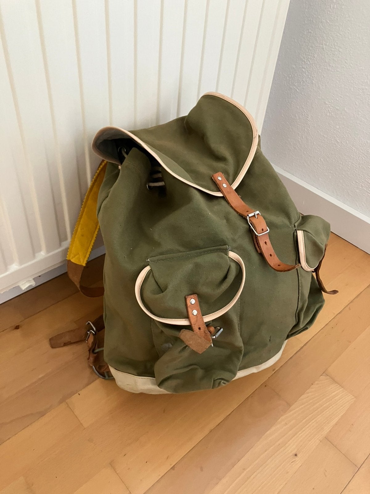 Vintage rugzak jaren 60 leger bergbeklimmen trekking, Ophalen of Verzenden, Zo goed als nieuw, 30 cm of meer, Minder dan 35 cm