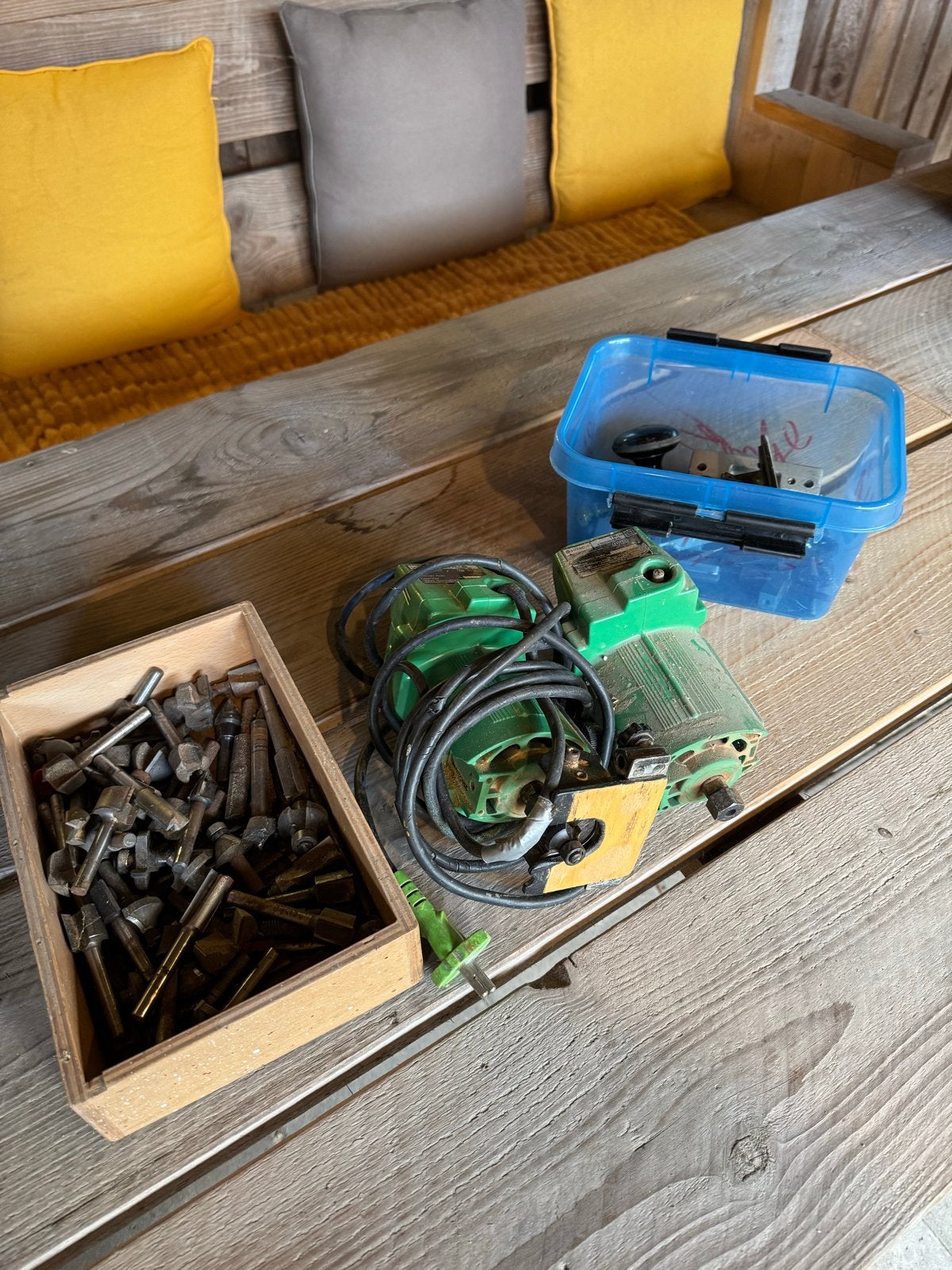 Hitachi TR-6 Trimmer Bovenfrees met accessoires, Doe-het-zelf en Verbouw, Gereedschap | Freesmachines, Ophalen of Verzenden, Gebruikt