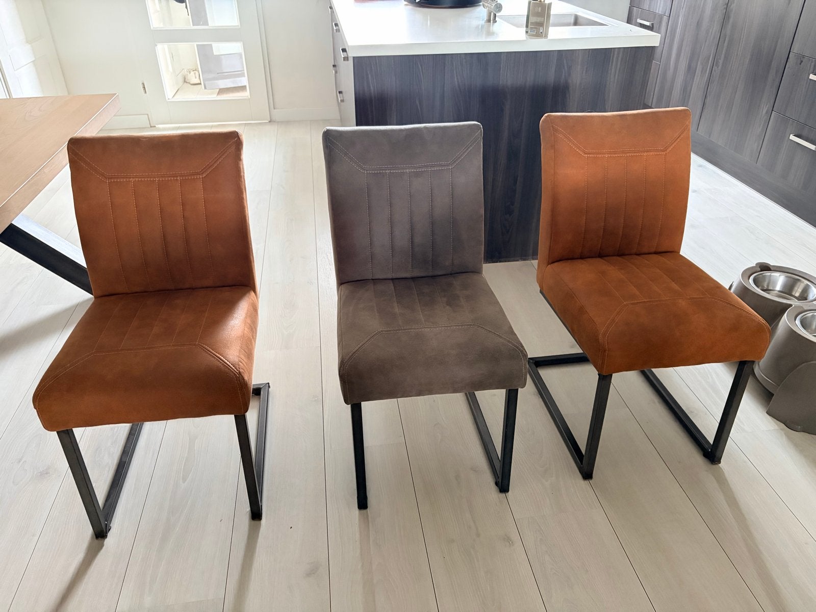 Micro suède eettafelstoelen (antraciet/cognac), Ophalen, Minder dan 75 cm, Driepersoons, Zo goed als nieuw