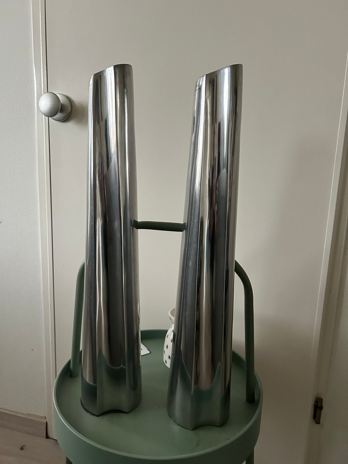 Set van 2 Bob Design metalen vazen, Huis en Inrichting, Woonaccessoires | Vazen, Ophalen of Verzenden, Zo goed als nieuw, Zilver