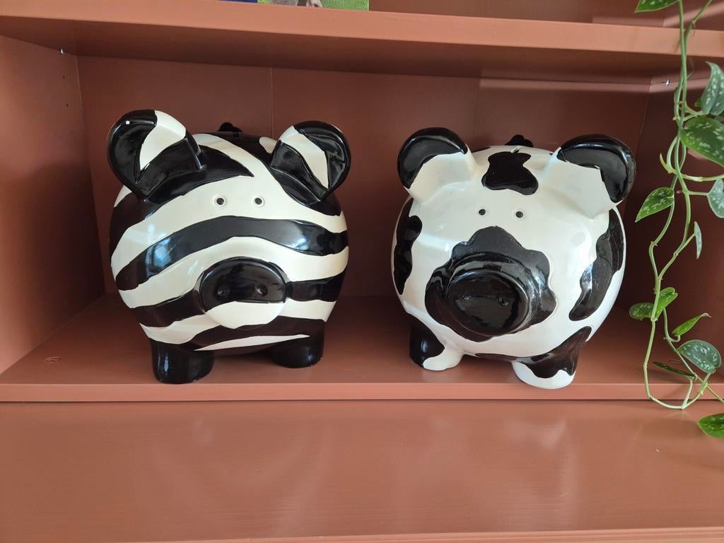 Grote spaarvarkens: zebra en koe design, Verzamelen, Spaarpotten, Gebruikt, Dier, Steen, Aardewerk of Keramiek, Ophalen