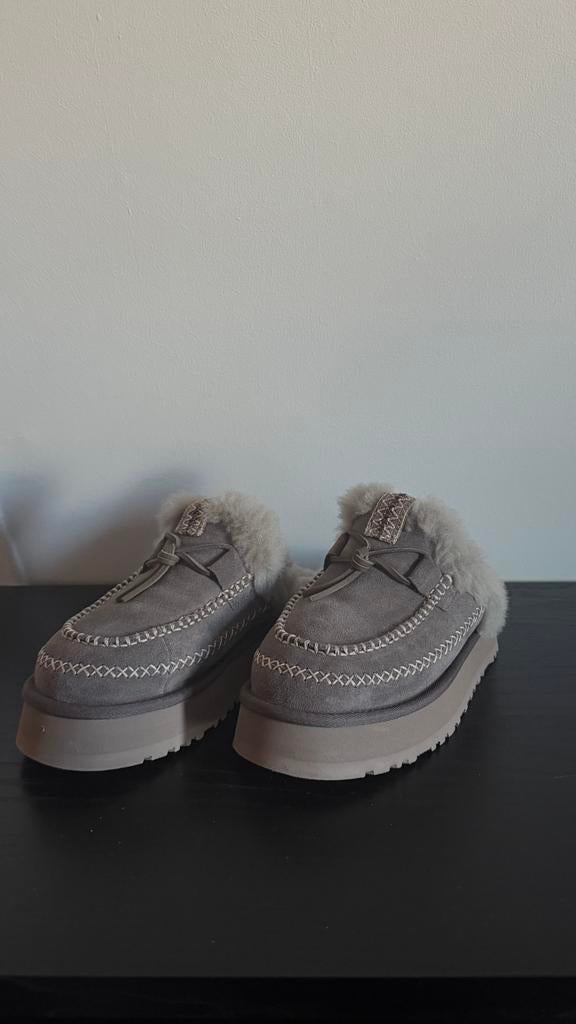 UGG Disquette Alpine pantoffel, Kleding | Dames, Schoenen, Ophalen of Verzenden, Zo goed als nieuw, Pantoffels of Sloffen