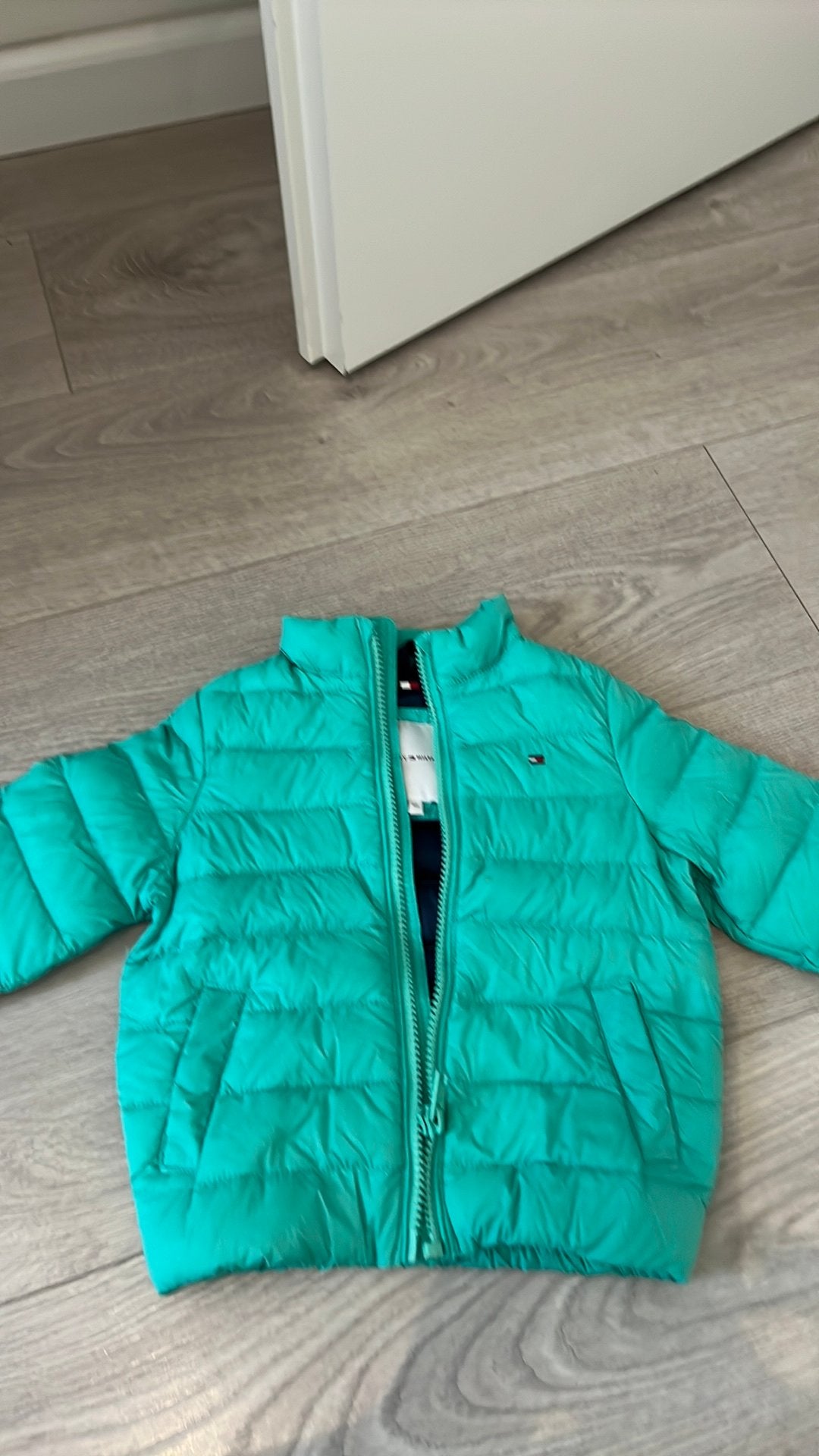 Tussenjas Tommy Hilfiger maat 80, Ophalen of Verzenden, Zo goed als nieuw, Jongetje, Jasje
