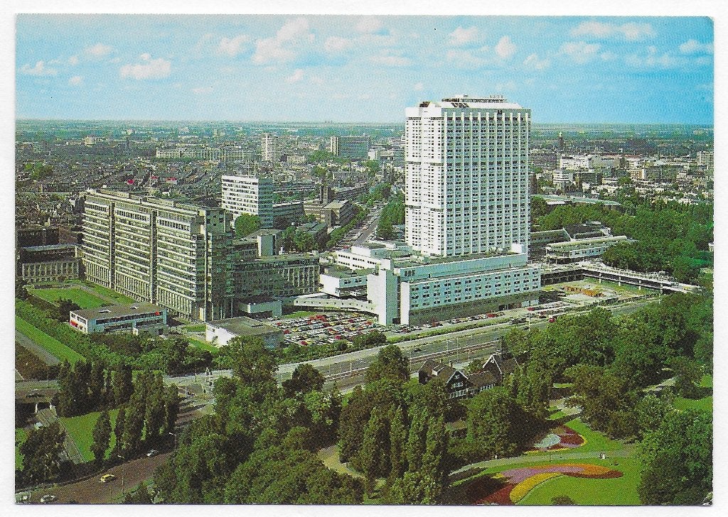 Rotterdam Westzeedijk Ongelopen Ansichtkaart ( B4364 ), Verzamelen, Ophalen of Verzenden, 1980 tot heden, Gelopen, Zuid-Holland