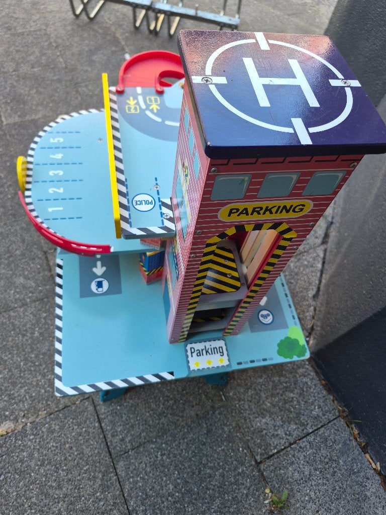 Parkeergarage van hout, zeer oud en vintage, blouw-rood, Ophalen, Gebruikt