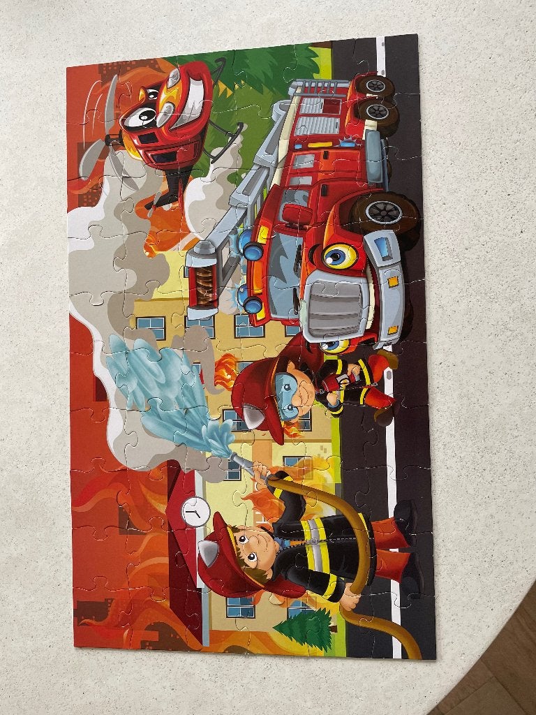 Brandweer puzzel 60 stukjes - Zo goed als nieuw, Ophalen of Verzenden, Meer dan 50 stukjes, Zo goed als nieuw, 4 tot 6 jaar