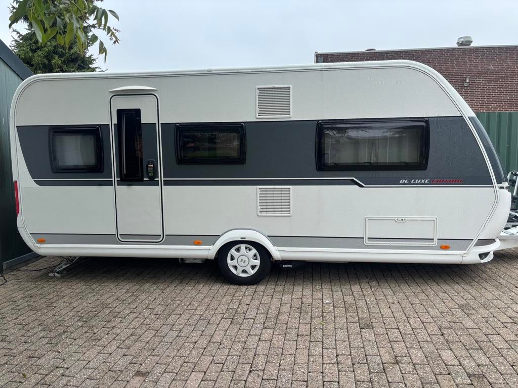 Hobby 495 UL De Luxe Edition 2018 Mover , Voortent , Luifel, Rondzit, Hobby, 4 tot 5 meter, 1250 - 1500 kg