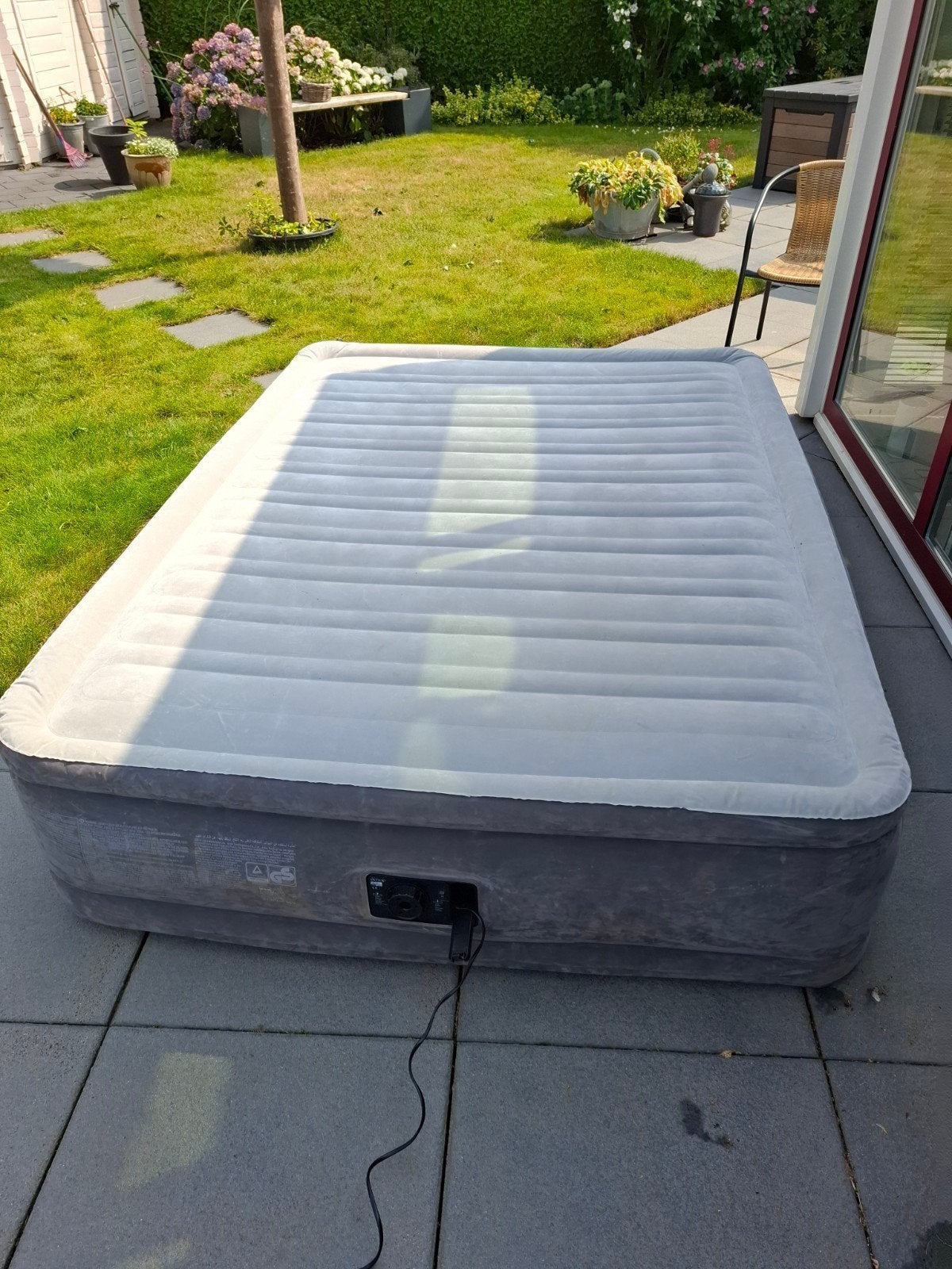 Intex Luchtbed met Ingebouwde Pomp - 2-persoons, Caravans en Kamperen, Luchtbedden, Gebruikt, 2-persoons, Ingebouwde pomp, Ophalen