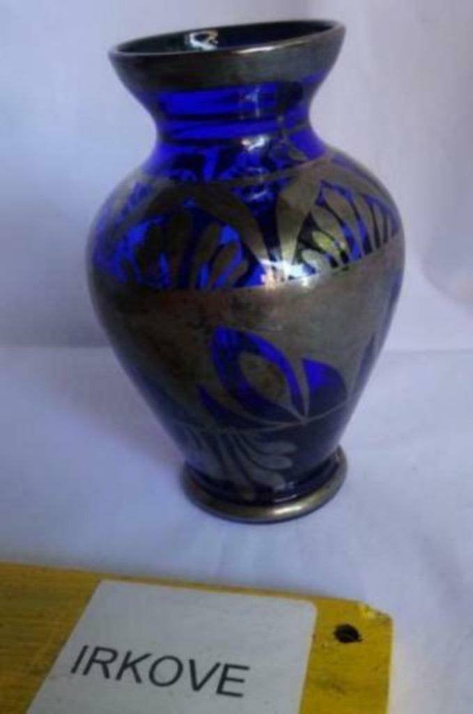 BLAUW KRISTAL VAASJE MET ZWEMMENDE EEND * Gold Overlay *, Antiek en Kunst, Verzenden