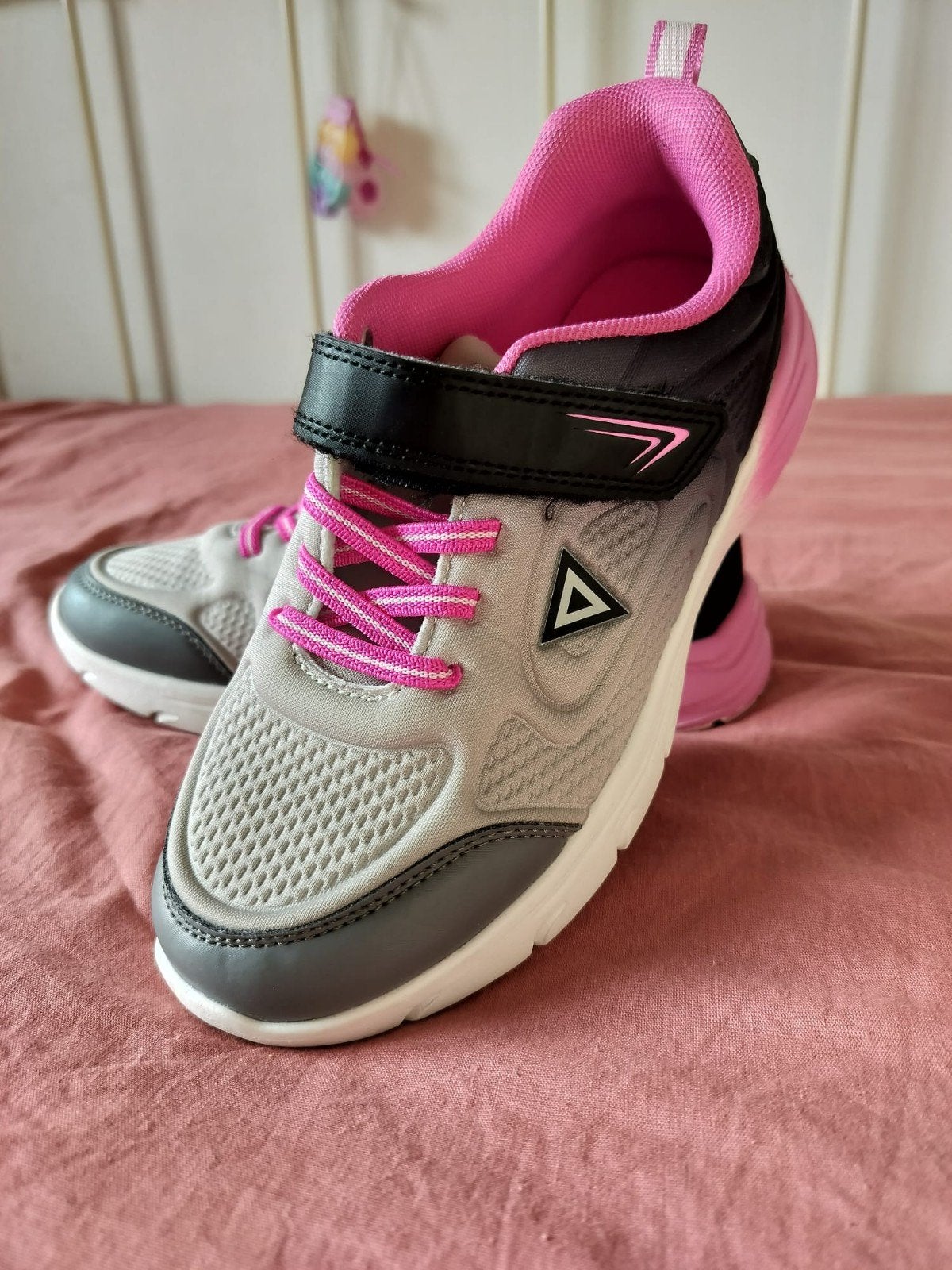 gymschoenen meisjes - maar 35 zgan, Sport en Fitness, Basketbal, Ophalen of Verzenden, Zo goed als nieuw, Schoenen