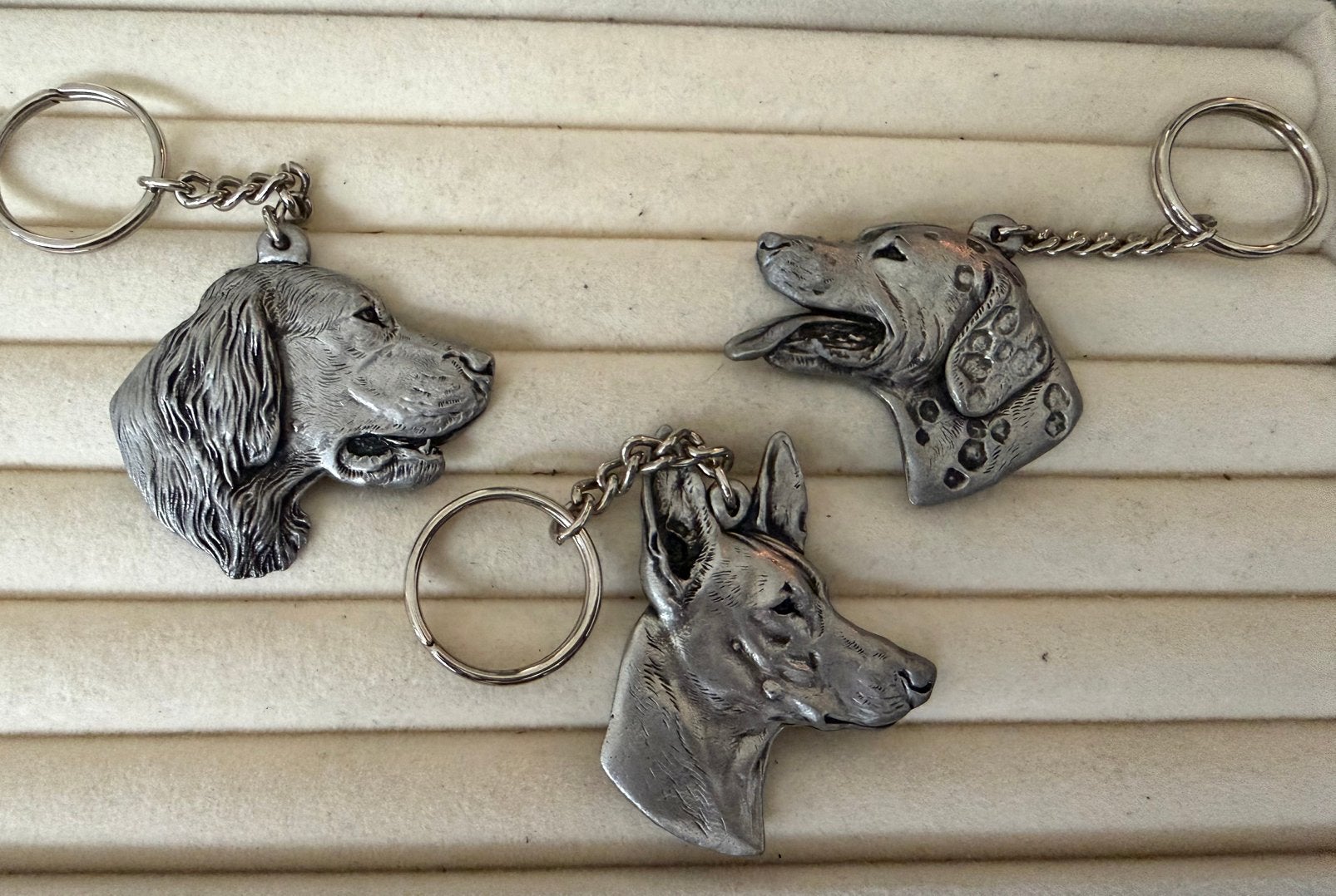 Drie tinnen honden sleutelhangers, Ophalen of Verzenden, Zo goed als nieuw, Dier of Natuur