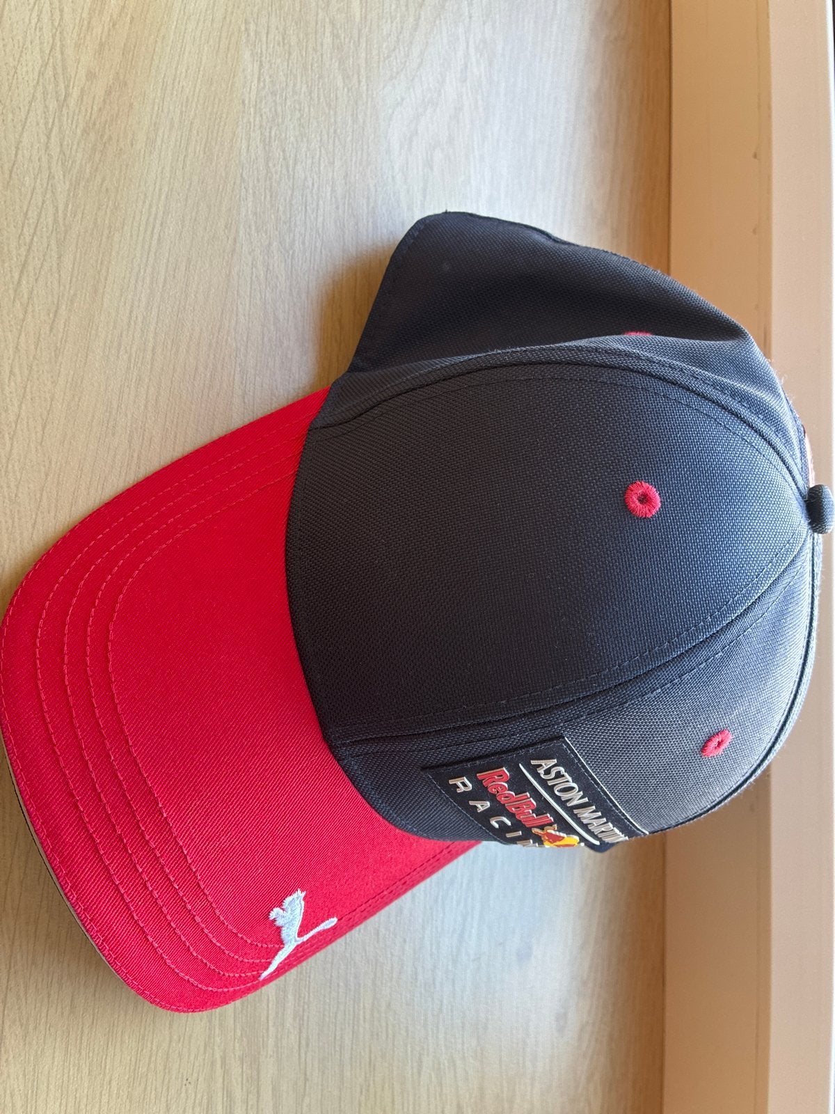 Red Bull Racing F1 Pet - Aston Martin Puma, Ophalen of Verzenden, Zo goed als nieuw, One size fits all, Pet