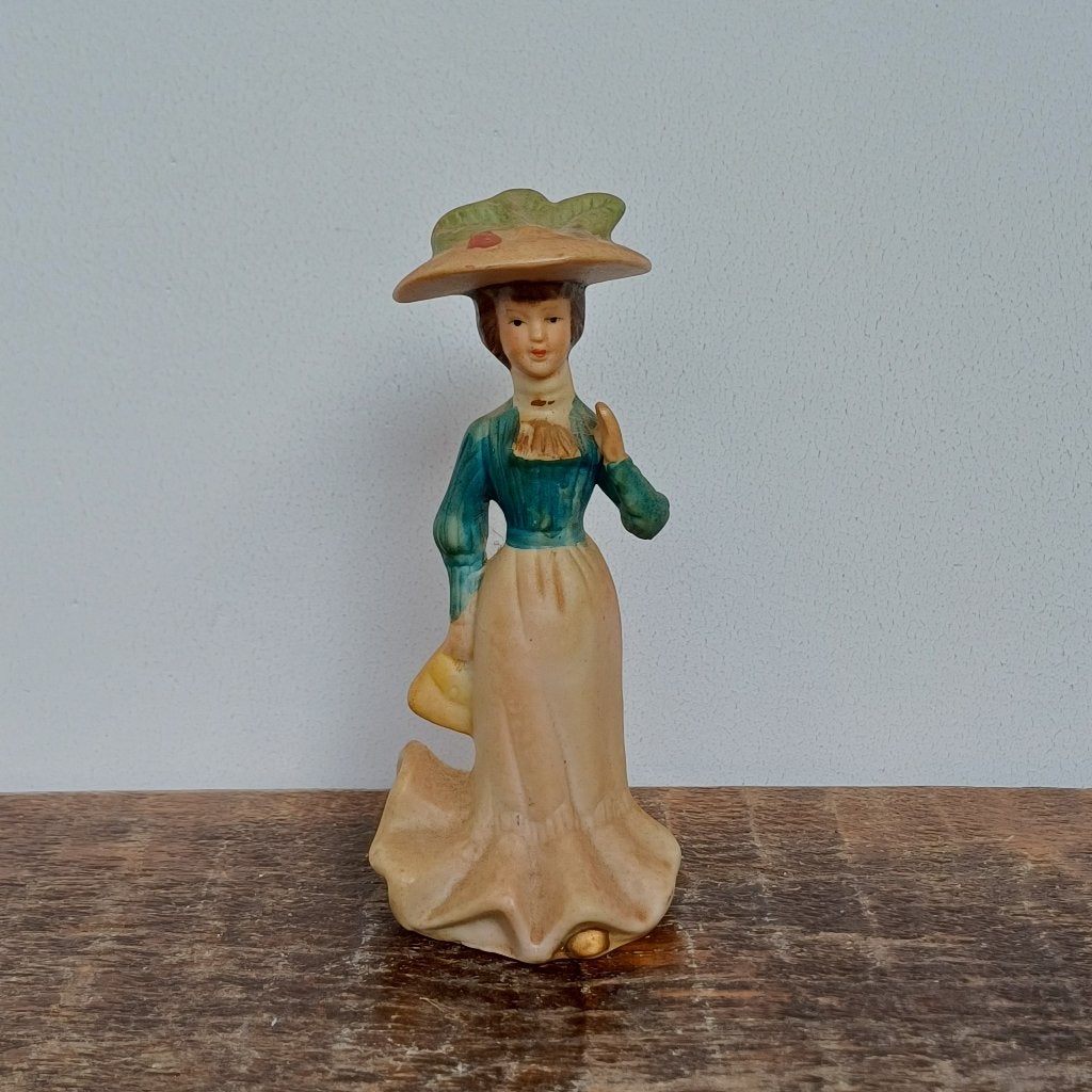 Vintage beeldje dame met hoed en tasje, Verzamelen, Ophalen of Verzenden, Gebruikt, Mens