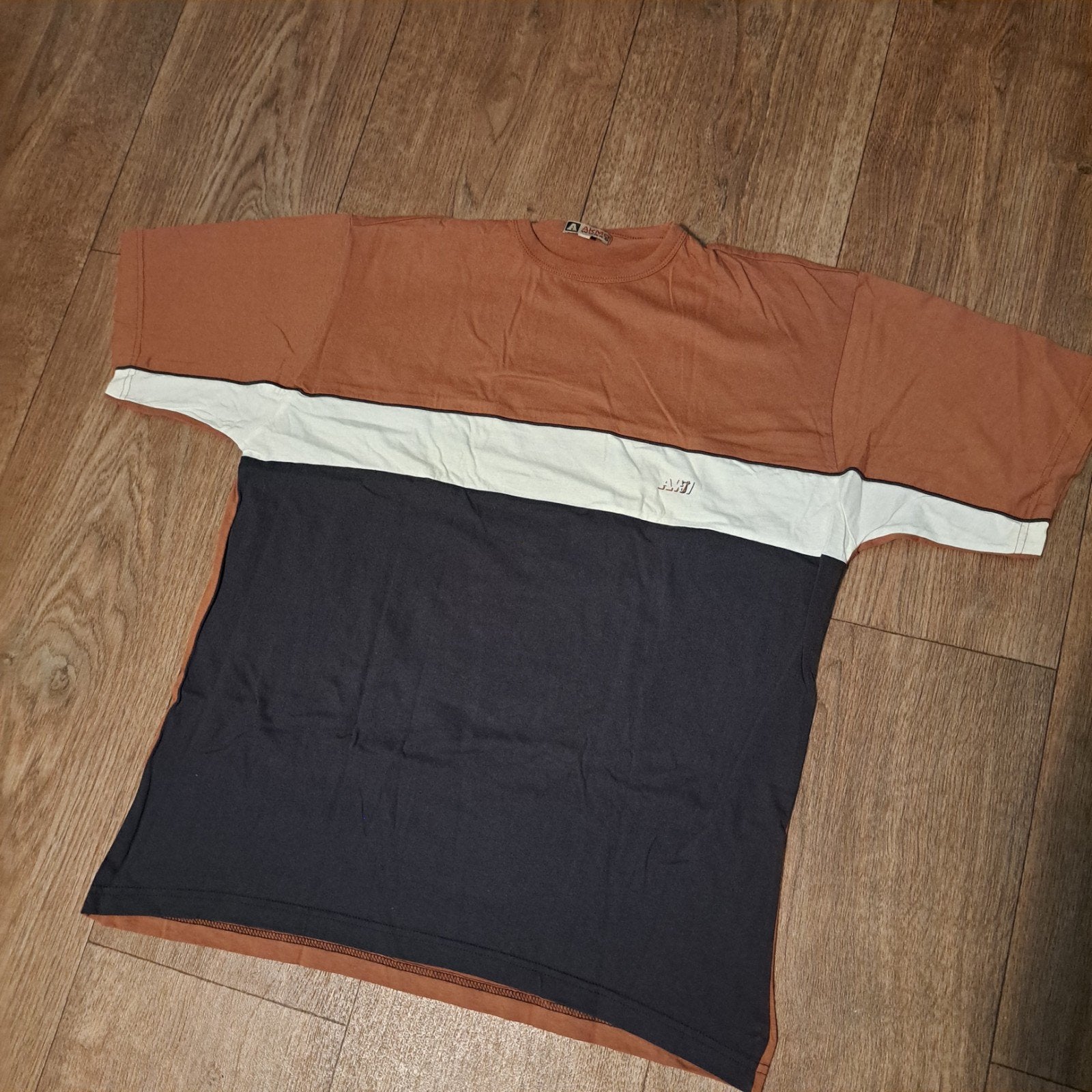 shirt mt L/XL NIEUW, Kleding | Heren, Bruin, Ophalen of Verzenden, AKMO, Maat 56/58 (XL)