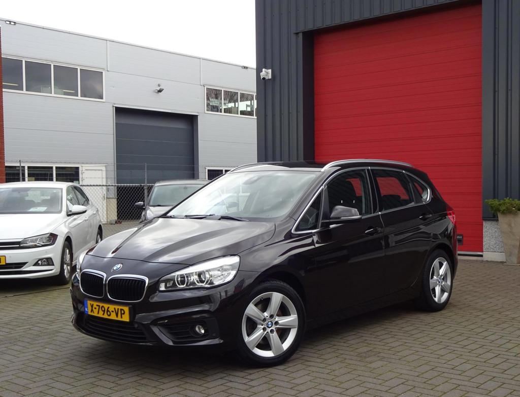 BMW 2-serie Active Tourer 218i Luxury,Navi,Cruise,Trekhaak, Voorwielaandrijving, Gebruikt, Bruin, Bedrijf