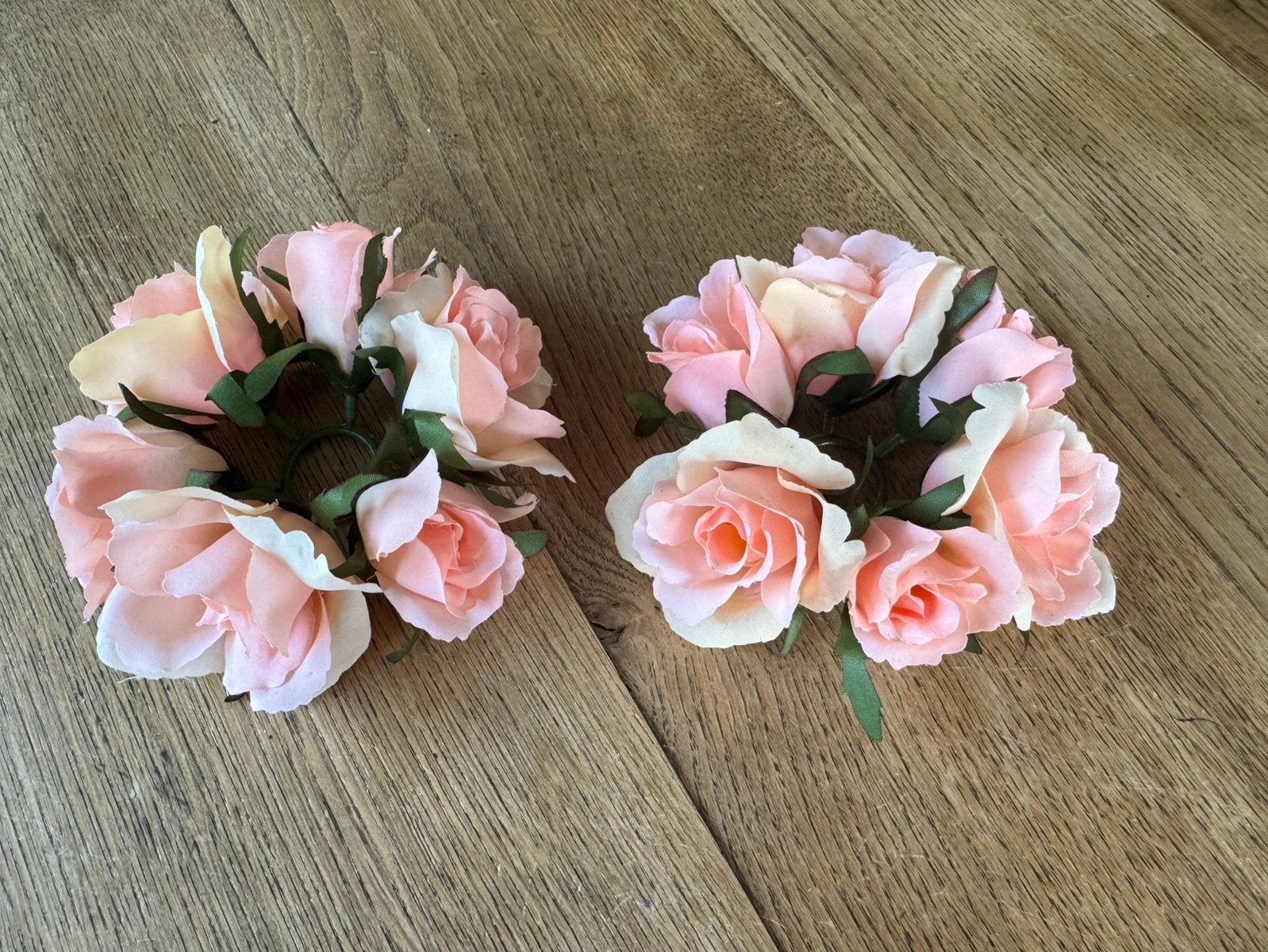 2 kaarsenkransen / -ringen met roze / crème kunstrozen, Ophalen of Verzenden