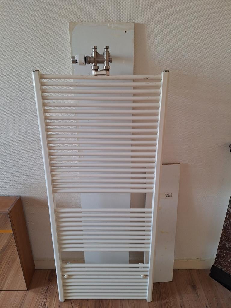 Witte badkamer radiator, Doe-het-zelf en Verbouw, Verwarming en Radiatoren, Ophalen of Verzenden, 60 tot 150 cm, Radiator, 80 cm of meer