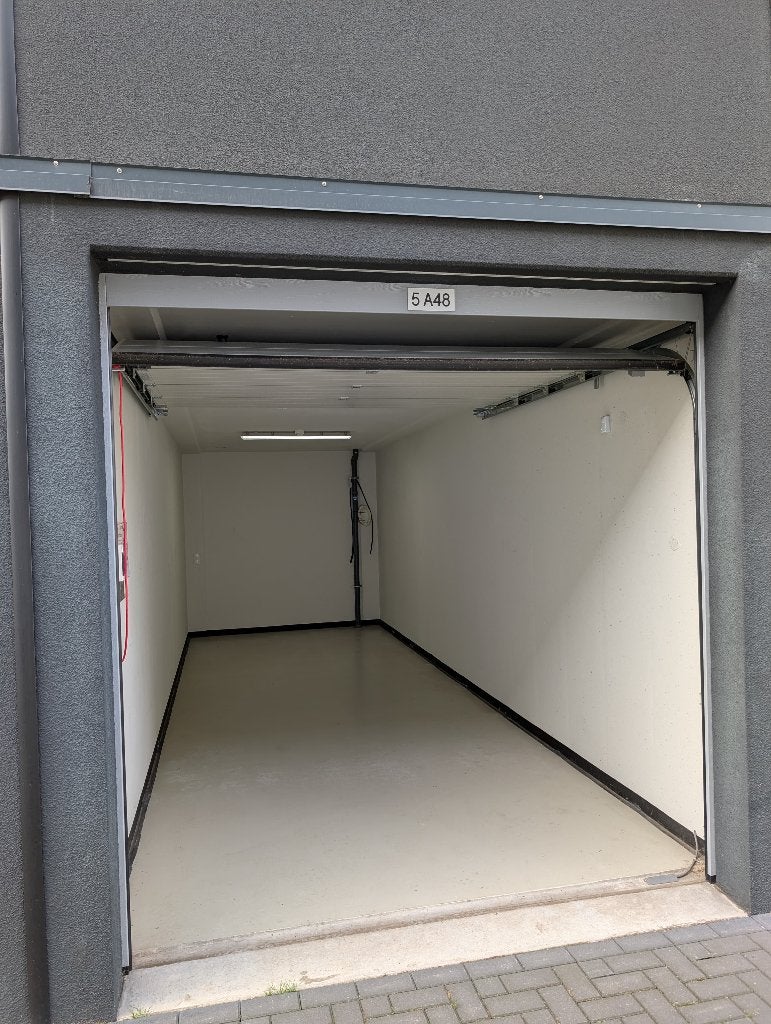 Garagebox (24 m²)  BG GaragePark Breda € 329 p/m, Noord-Brabant