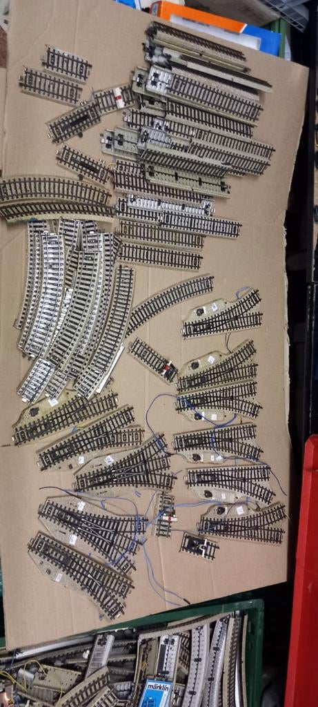 Te koop 50 € voor 200 delige partij marklin m rails en wisse, Wisselstroom, Gebruikt, Verzenden, Rails