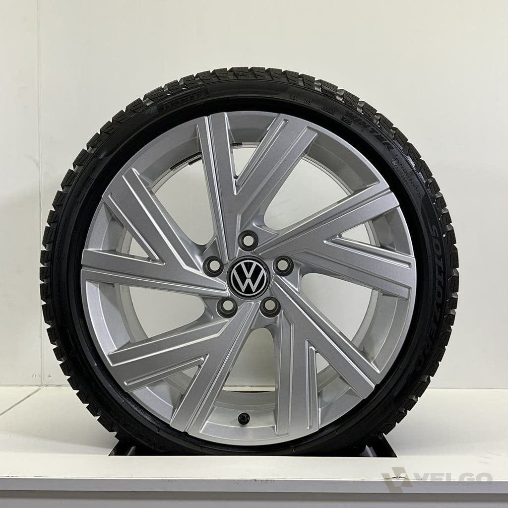 VOLKSWAGEN GOLF 8 VELGEN SET WINTERBANDEN 18 INCH, Auto-onderdelen, 18 inch, Gebruikt, Banden en Velgen, Info@velgo.nl