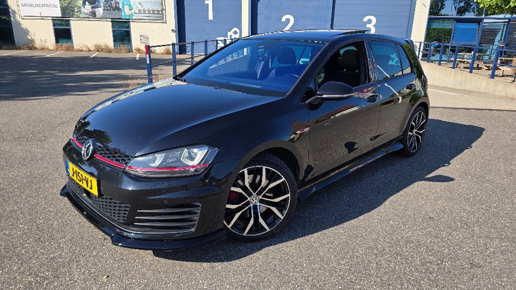 Volkswagen Golf 7 GTI DSG 330PK Pano ACC Remus Keyless Zaero, Auto's, Volkswagen, Stof, 4 cilinders, 1984 cc, Zwart