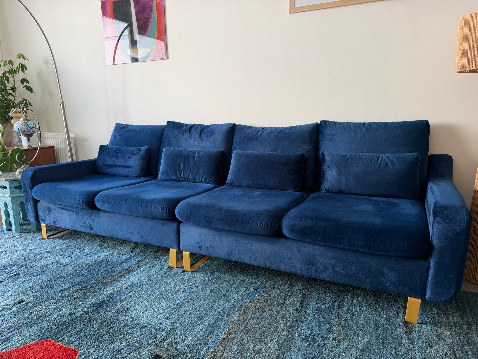Luxe fluwelen vierzitsbank - Diepblauw met gouden poten, Huis en Inrichting, Banken | Bankstellen, Ophalen, 250 tot 300 cm, Minder dan 75 cm