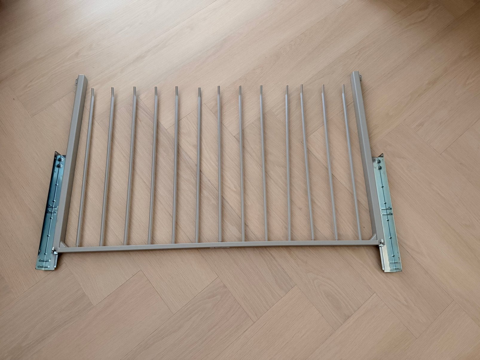 IKEA KOMPLEMENT uitschuifbaar broekenrek – nette staat, Gebruikt, Minder dan 100 cm, Metaal, 50 tot 75 cm