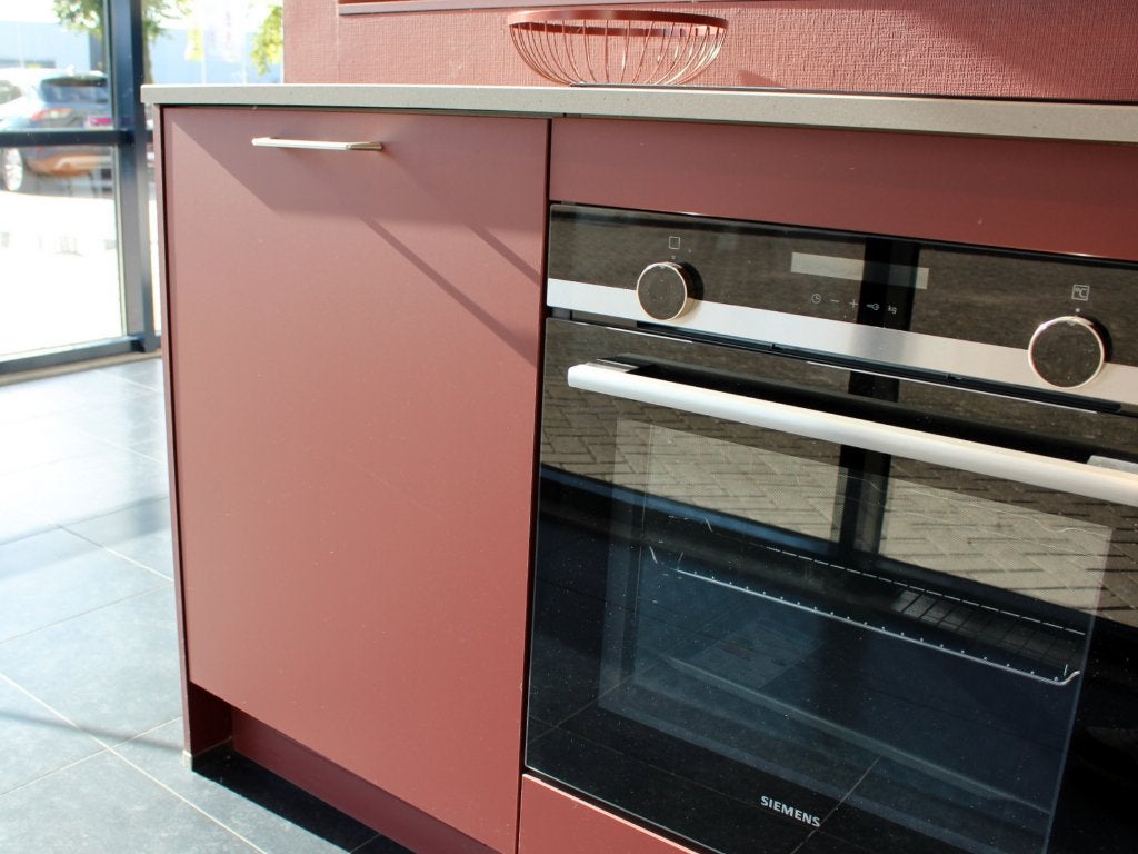 HU2 Designkeuken roestrood met Siemens inbouwapparatuur, Ophalen, Waldstraße 53-57, 33415 Verl  Duitsland, Nobilia-Werke J. Stickling GmbH & Co. KG
