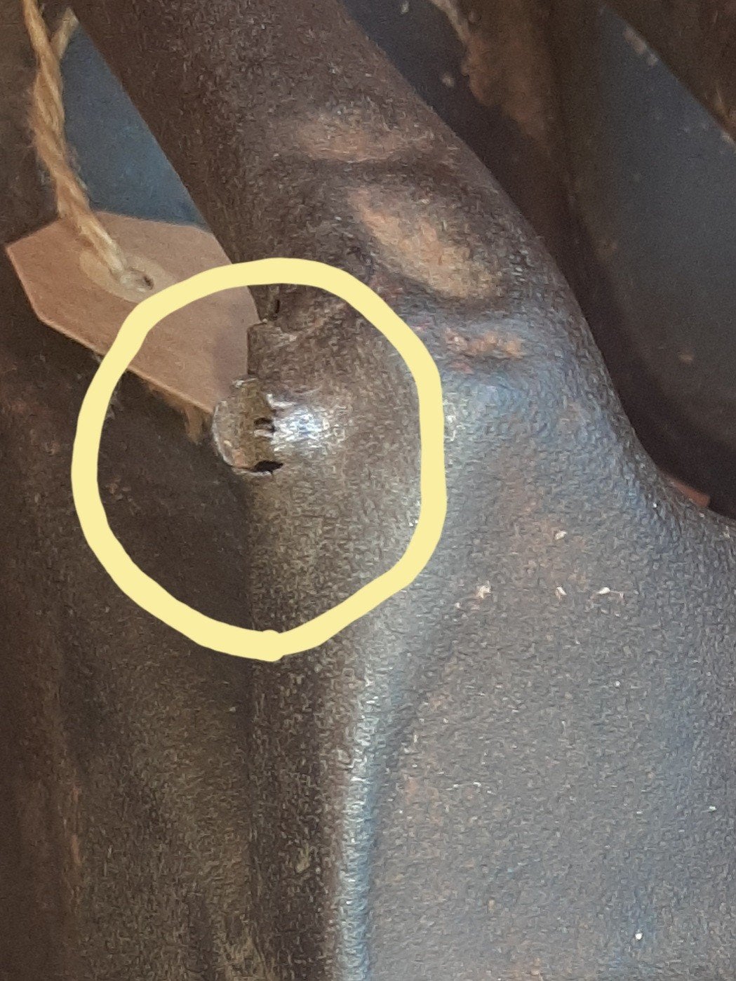 tan jerrycan  met kogel  gat., Verzamelen, Verzenden
