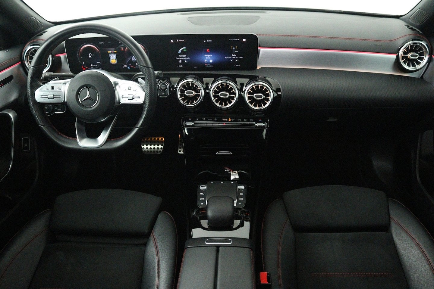 Mercedes-Benz CLA-Klasse 200 Business Solution AMG (PANORAMA, CLA, Gebruikt, Euro 6, 4 cilinders