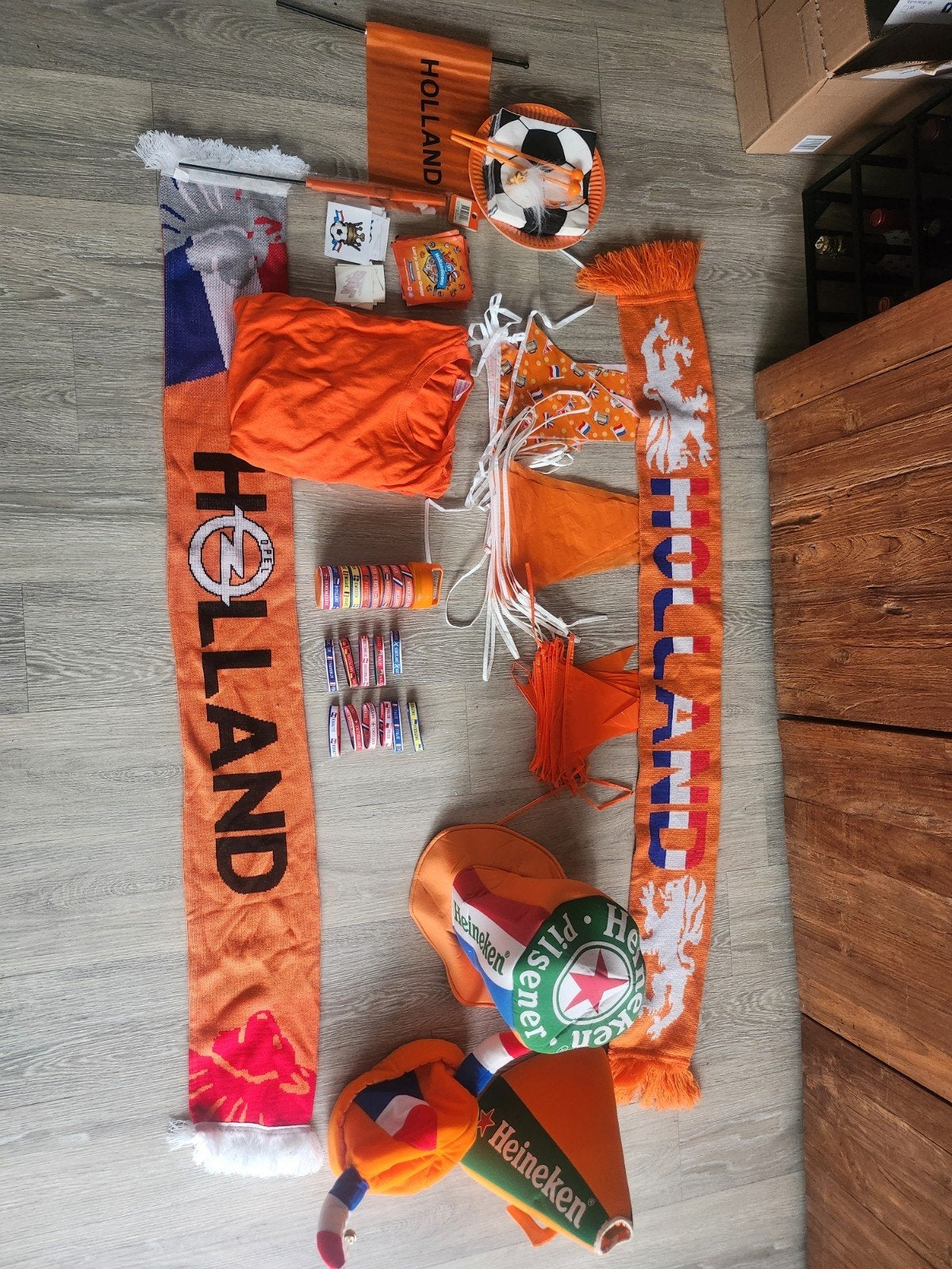Groot Oranje Fanpakket: Sjaals, Hoeden, Vlaggen & Meer!, Ophalen, Gebruikt, Feestartikel, Carnaval