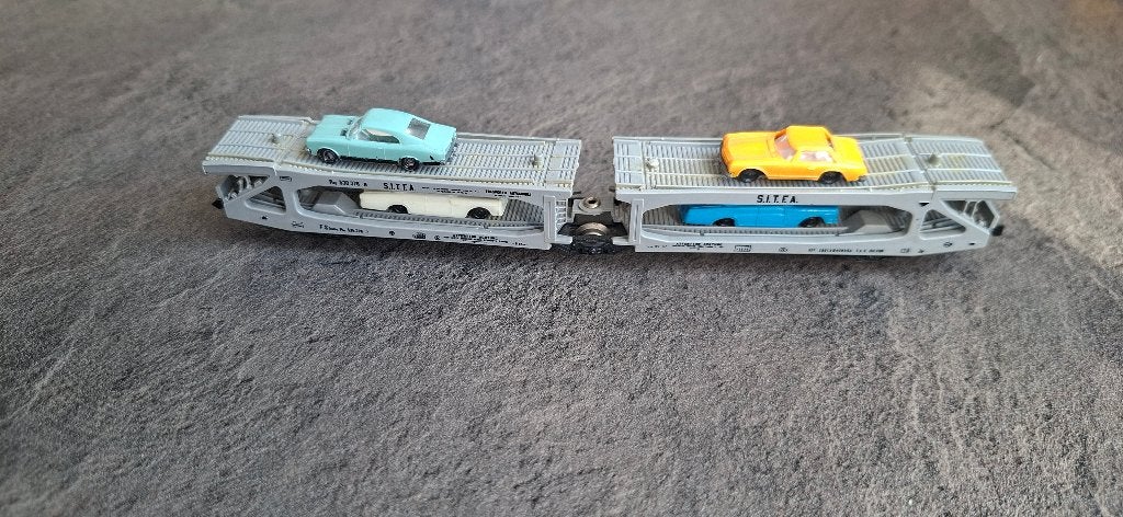 Autotransportwagon met 4 auto's. Lima N 320481., Hobby en Vrije tijd, Modeltreinen | N-Spoor, Gebruikt, Gelijkstroom, Wagon, Ophalen of Verzenden