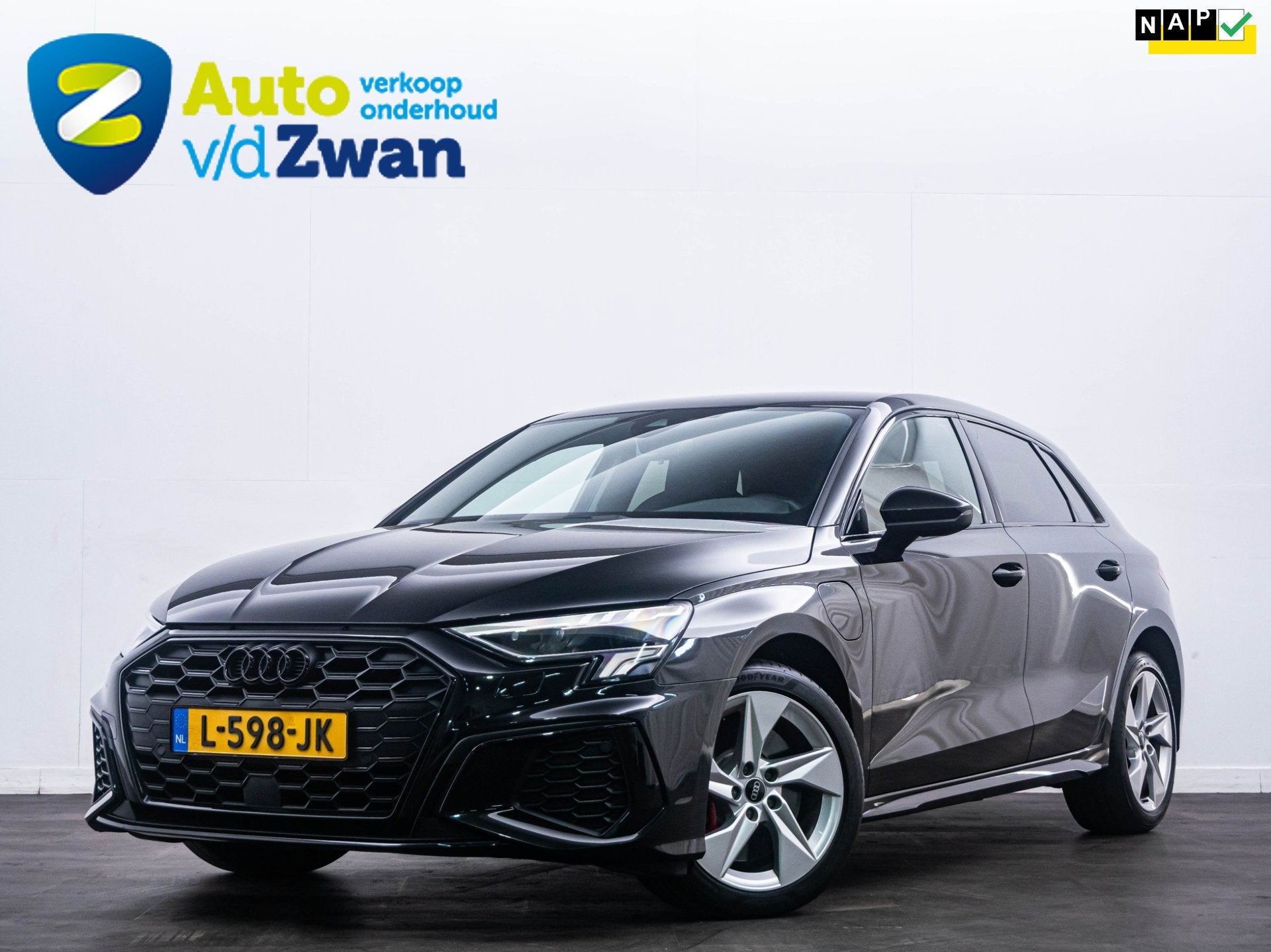 Audi A3 Sportback 45 TFSI e S-Line ed Competition 1e eig., Auto's, Stof, Gebruikt, Euro 6, 4 cilinders