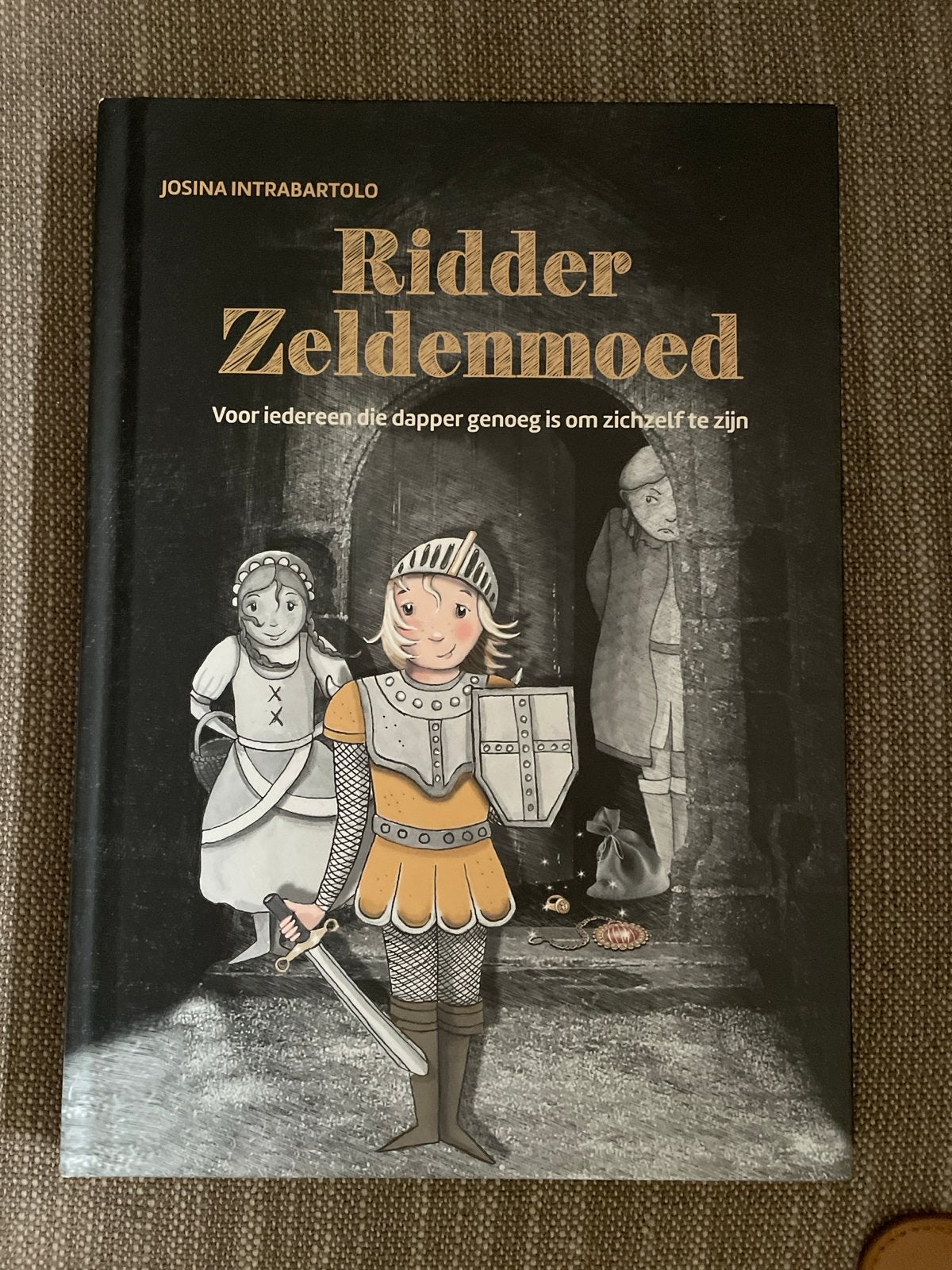 Josina Intrabartolo - Ridder Zeldenmoed, Fictie algemeen, Josina Intrabartolo, Ophalen of Verzenden, Zo goed als nieuw