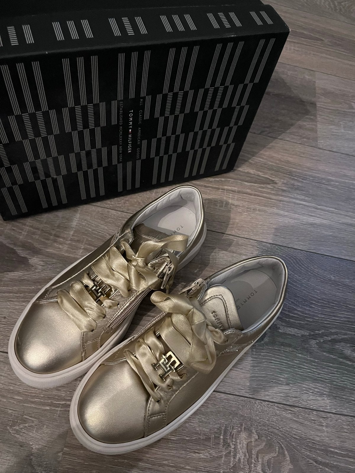 Nieuw Tommy Hilfiger dames sneaker mt 36 gouden meisjes, Overige kleuren, Nieuw, Dansschoenen, Ophalen of Verzenden
