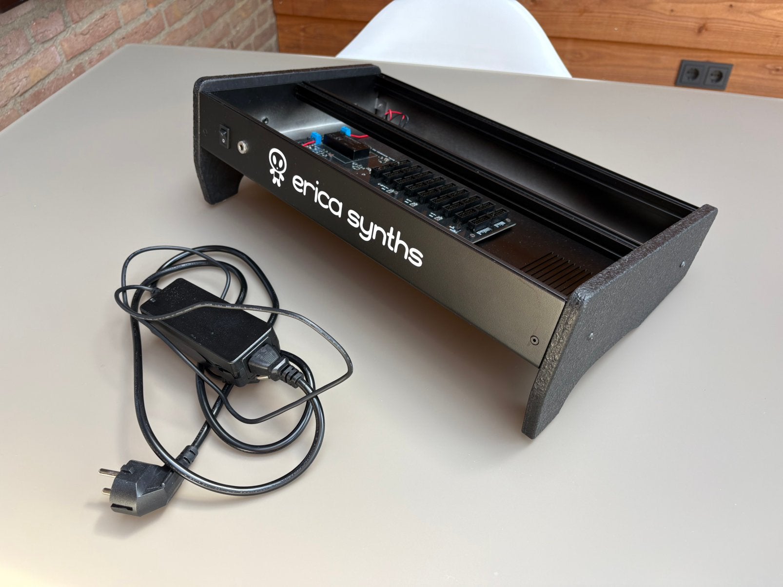 Erica Synths eurorack 2x84 hp case/skiff, Ophalen of Verzenden, Zo goed als nieuw