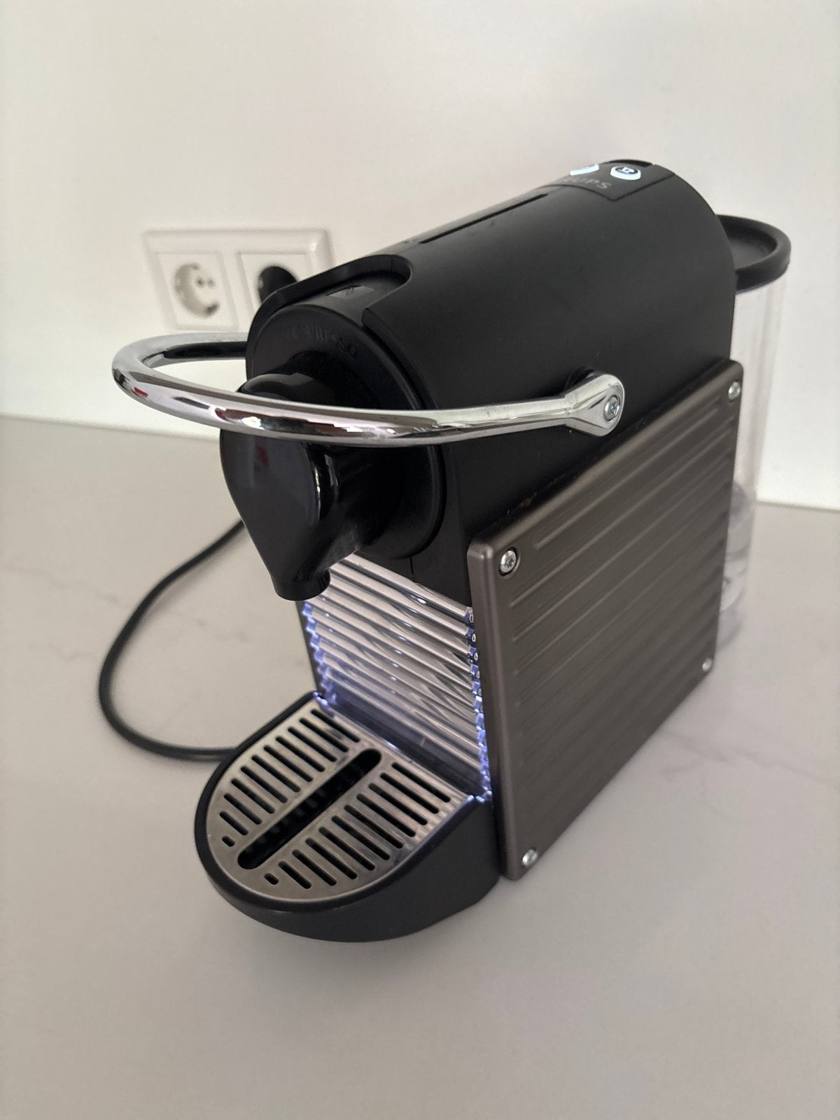 Nespresso Krups Compacte Espresso Machine, Espresso apparaat, Ophalen of Verzenden, Zo goed als nieuw, 1 kopje