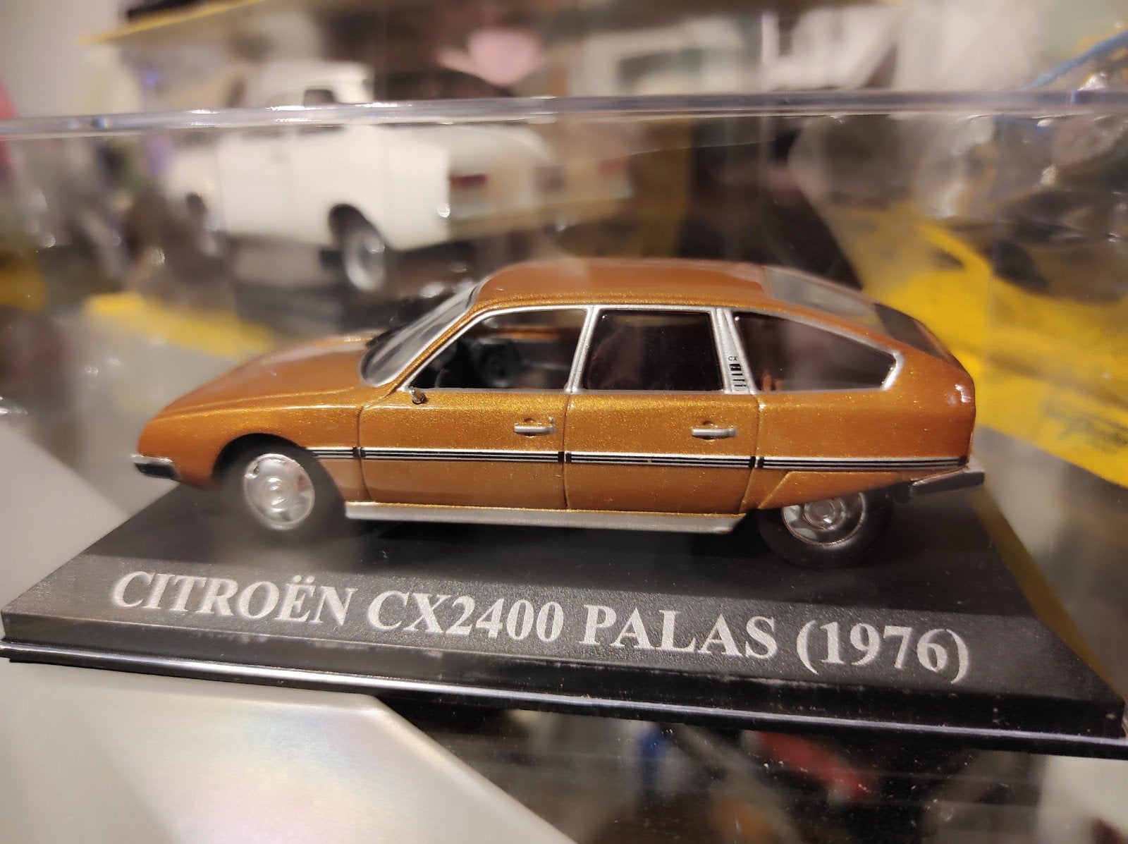 Citroën CX 2400 Pallas bruin 1976 1:43 in vitrinedoosje, Ophalen of Verzenden, Auto, Overige merken