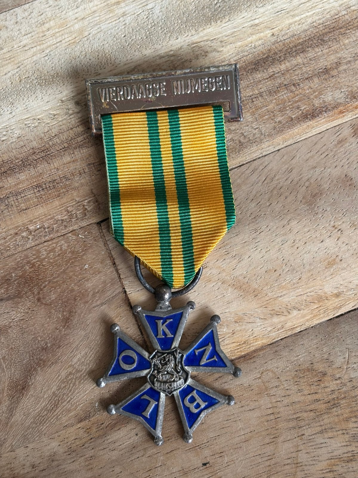 Medaille nijmeegse vierdaagse 5e deelname, Verzenden, Landmacht, Nederland, Lintje, Medaille of Wings