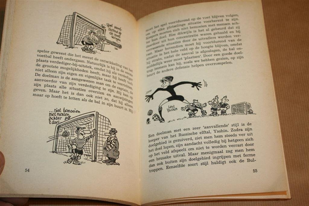 Voetbal - Van kruk tot Crack - 1962, Ophalen of Verzenden, Gelezen, Watersport en Hengelsport