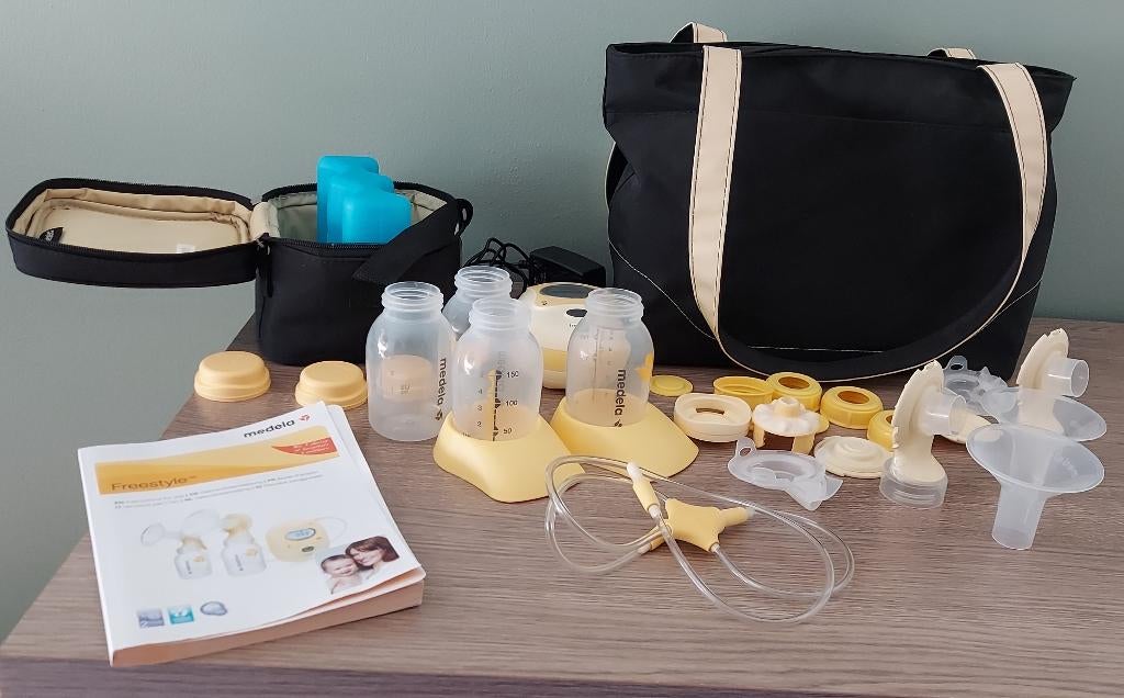 Medela freestyle dubbele kolf incl. accessoires, Ophalen of Verzenden, Zo goed als nieuw, Borstkolf