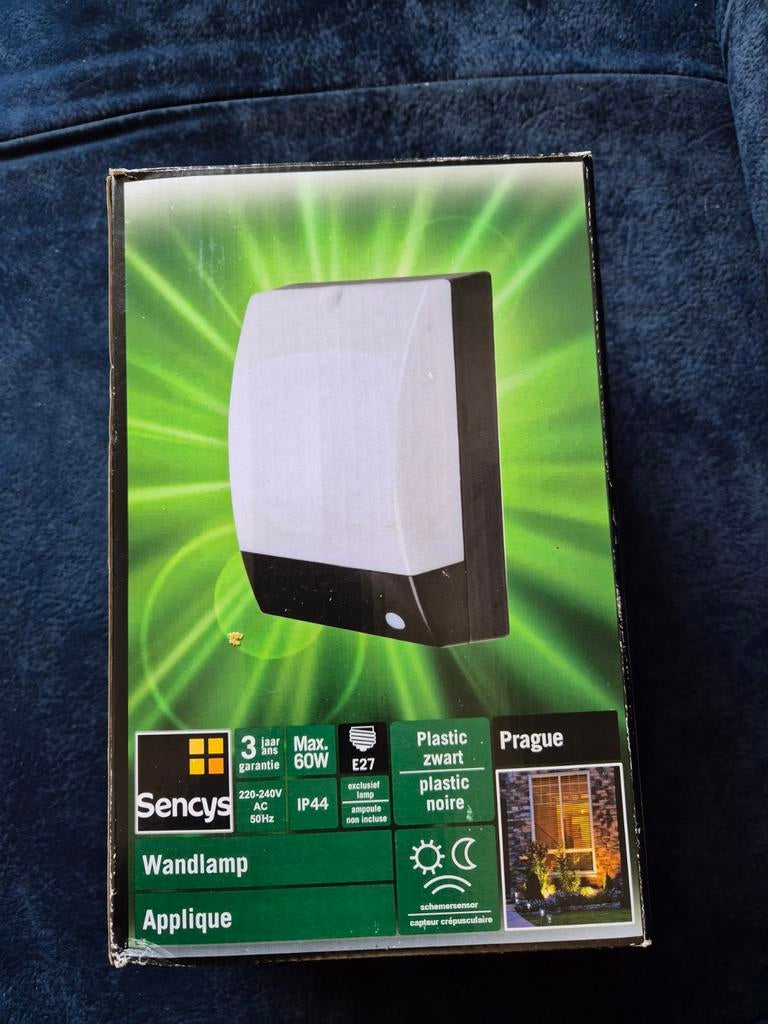 Buitenlamp met schemerschakelaar, Tuin en Terras, Buitenverlichting, Minder dan 50 watt, Wandlamp, Nieuw, Ophalen of Verzenden