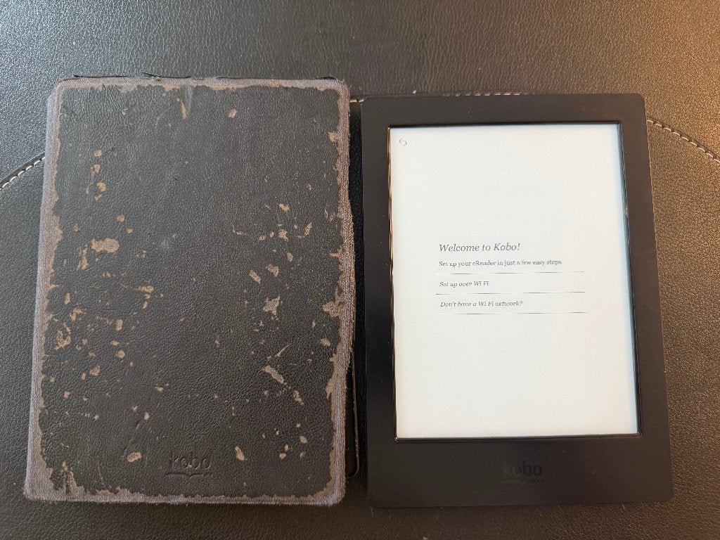 E-Reader KOBO AURA H20 4GB model N250 + Cover, Gebruikt, Kobo, Ophalen of Verzenden, 4 GB of minder