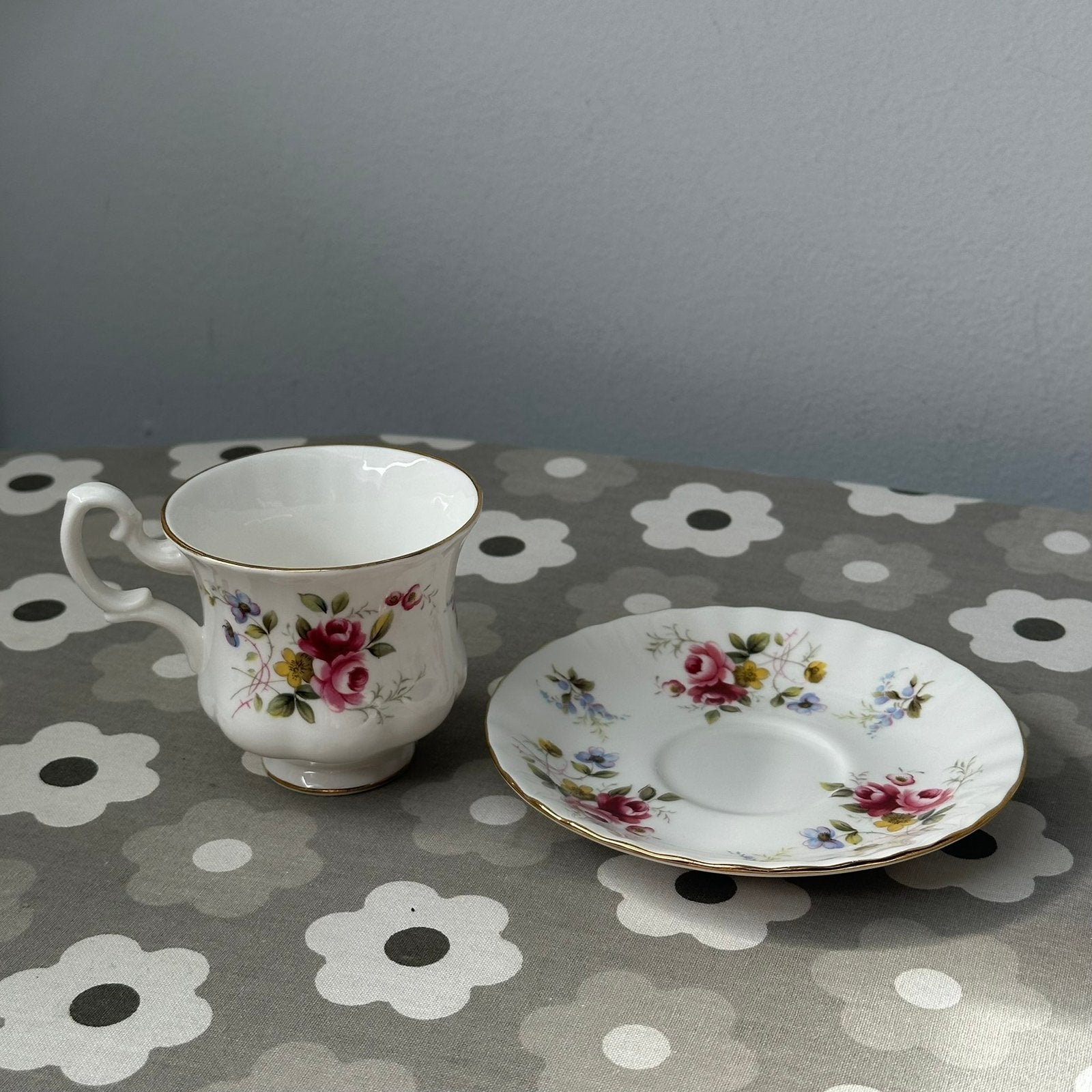 Royal albert tenderness kop en schotel, Antiek en Kunst, Verzenden